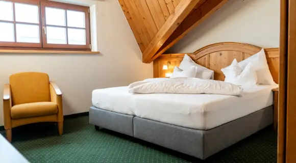 Familiensuite mit Balkon in Zell am See ✓ 40 m² ✓ 2 Schlafzimmer ✓ 2 Bäder ✓ bis 6 Personen ✓ zentral ► Jetzt buchen!